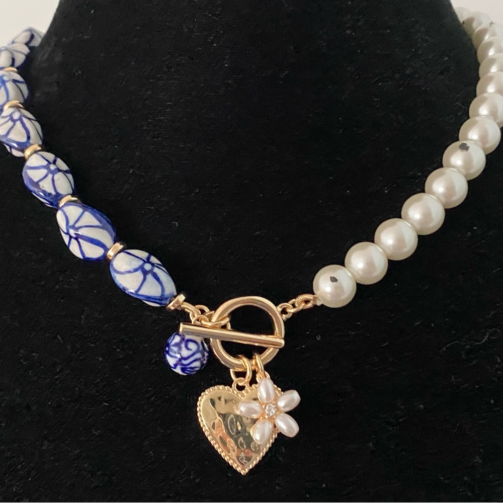 Elegant Gold and Blue Beaded Necklace nwt
